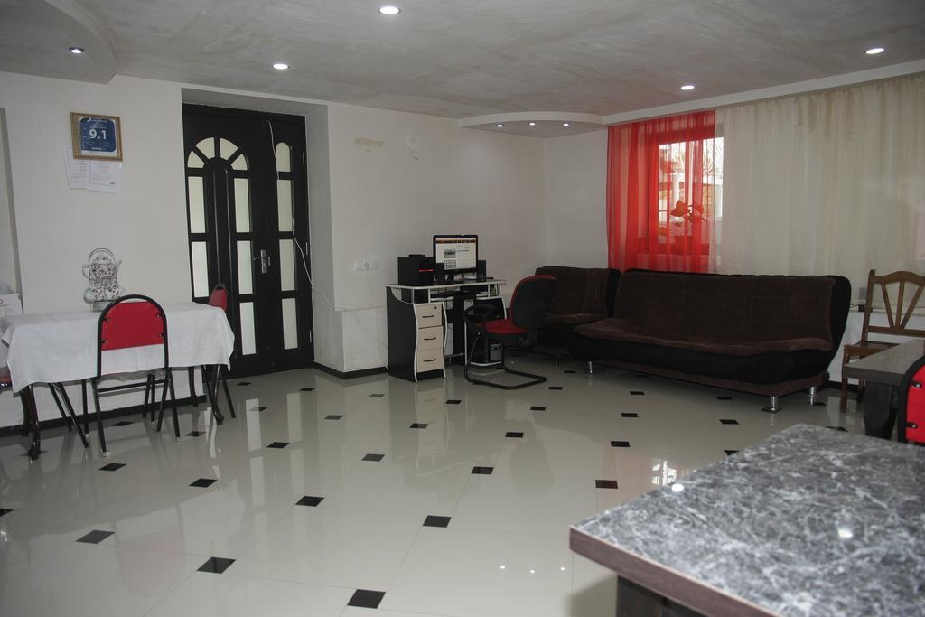 Guest House Nona Κουτάισι Εξωτερικό φωτογραφία