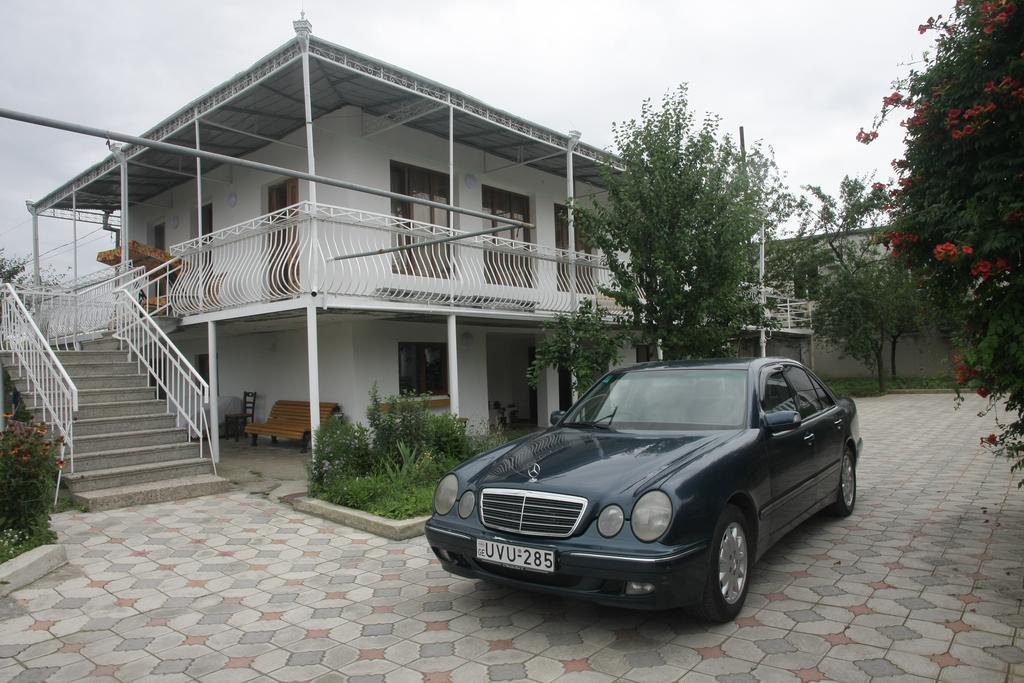 Guest House Nona Κουτάισι Εξωτερικό φωτογραφία